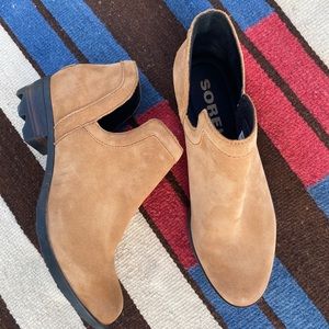 SOREL Lolla bootie suede NWOT . Size 9.5 . $55.